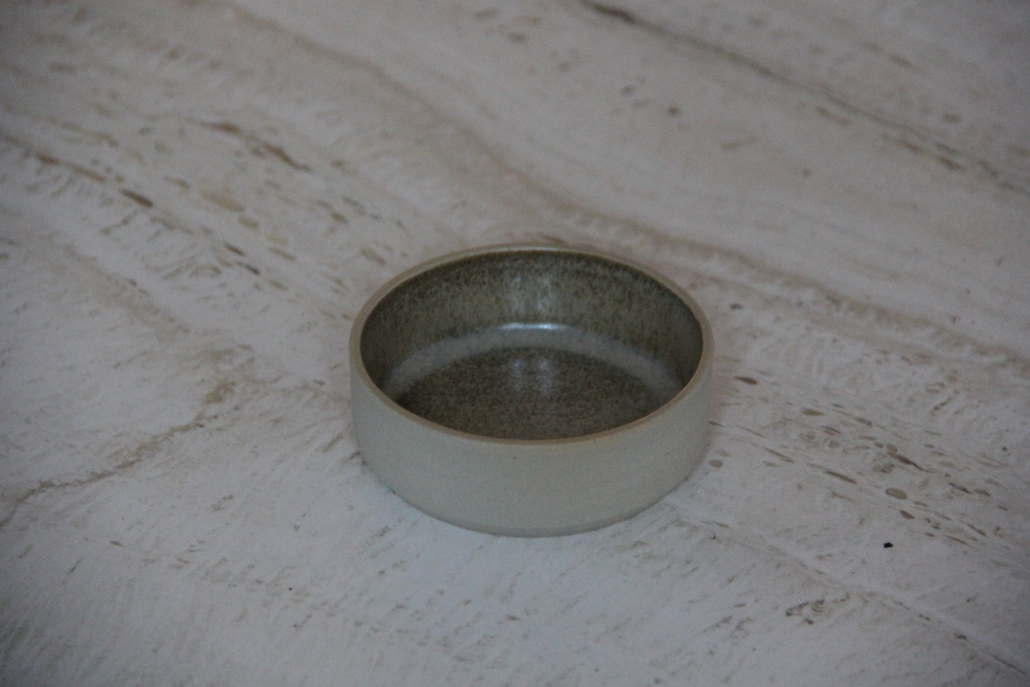 TAPAS1, glaseret brun af Formfast Keramik Studio