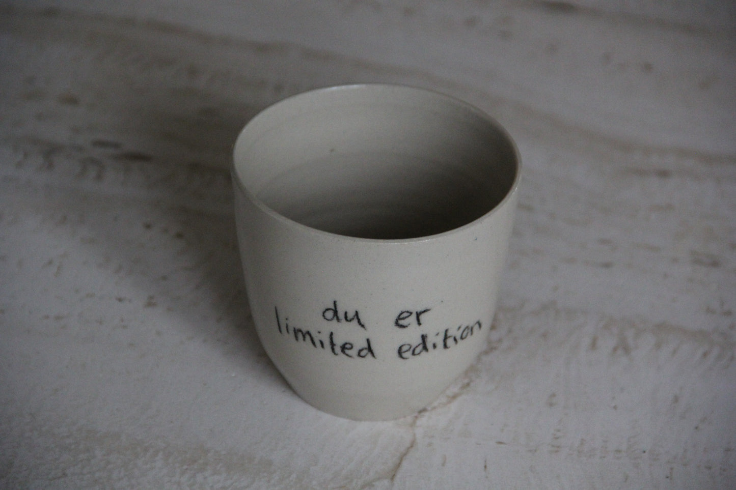 KRUS2, "du er limited edition" af Formfast Keramik Studio